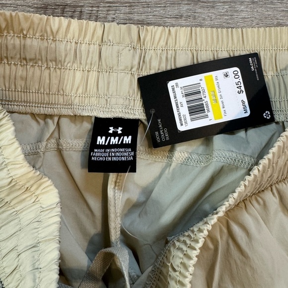 Under Armour‎ Women’s Flex Woven 3" Crinkle Shorts Active Size Medium Khaki Base - Picture 7 of 7
